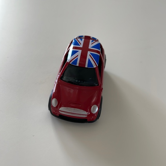 Matchbox Mini Cooper S red with British flag 1:56 - Picture 2 of 6